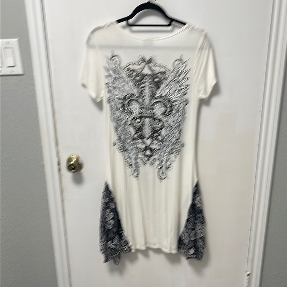 White and Black Graphic Women's Top - Picture 5 of 6